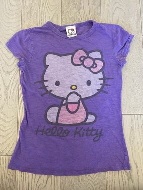 Y2K Women’s Hello Kitty Purple Graphic Tee